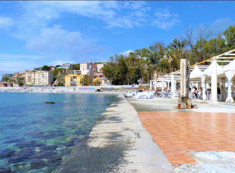 Apartamento En La Playa En Paseo Maritimo Málaga Kültér fotó